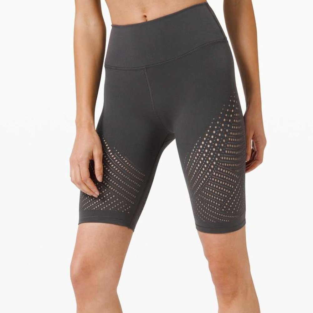 Lululemon Reveal Short Digital Rain